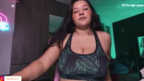 Snapshot of missmoonn chatting on 02-13-26, 07:32 MissMoon online show from 02-13-26, 07:32