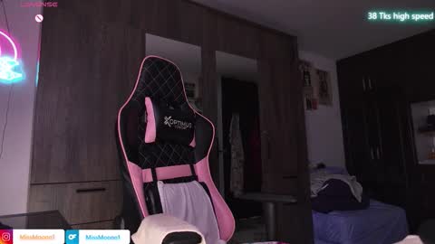 Snapshot of missmoonn chatting on 03-11-26, 05:52 MissMoon online show from 03-11-26, 05:52