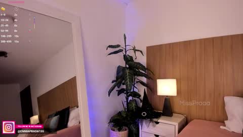 Snapshot of missprada chatting on 10-27-25, 11:47 Emma Prada online show from 10-27-25, 11:47