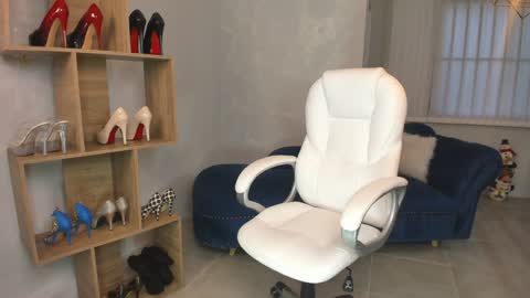 Snapshot of missrhodes1 chatting on 01-08-25, 10:37 Miss Rhodes online show from 01-08-25, 10:37