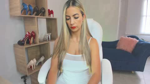 Snapshot of missrhodes1 chatting on 03-03-25, 08:00 Miss Rhodes online show from 03-03-25, 08:00