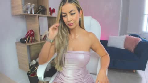 Snapshot of missrhodes1 chatting on 03-08-25, 07:09 Miss Rhodes online show from 03-08-25, 07:09