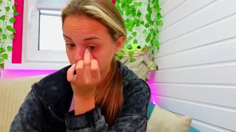 . online show from 09-21-25, 06:26