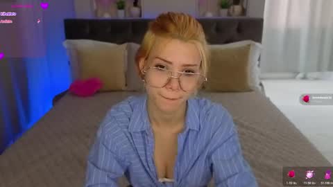 Snapshot of misssfoxyy chatting on 03-29-26, 12:49 Miss Mila online show from 03-29-26, 12:49