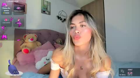 ... Independent model online show from 02-06-26, 01:32