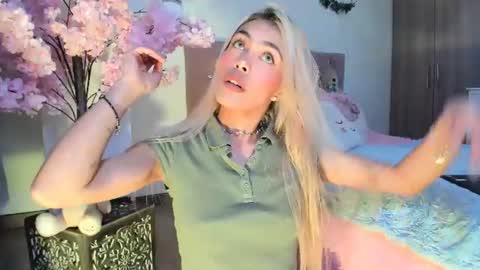 ... Independent model online show from 06-26-26, 12:37