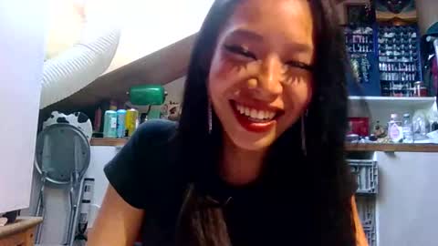 Snapshot of missversatile chatting on 05-26-26, 06:15 Miss Versatile online show from 05-26-26, 06:15