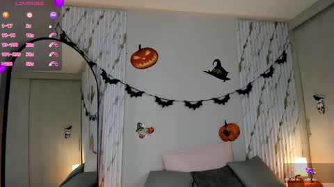 missvioleet online show from 10-19-25, 05:02