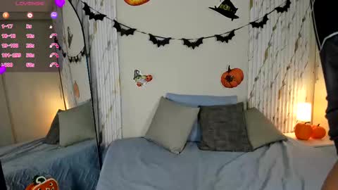 missvioleet online show from 10-28-25, 05:26