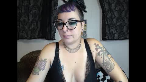 Snapshot of missy_dee chatting on 09-11-25, 06:35 Missy Dee online show from 09-11-25, 06:35
