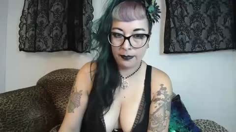 Snapshot of missy_dee chatting on 09-30-25, 10:15 Missy Dee online show from 09-30-25, 10:15