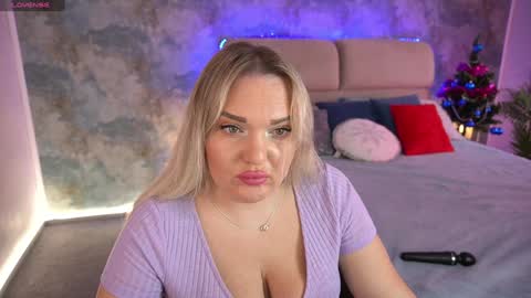Snapshot of missyymartinezz chatting on 01-09-25, 07:52 Amely online show from 01-09-25, 07:52
