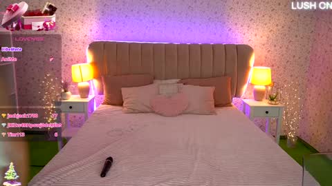 Snapshot of missyymartinezz chatting on 01-15-25, 02:35 Amely online show from 01-15-25, 02:35