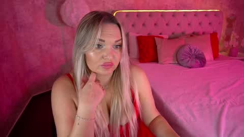 Snapshot of missyymartinezz chatting on 01-25-25, 08:21 Amely online show from 01-25-25, 08:21
