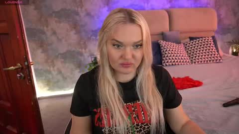 Snapshot of missyymartinezz chatting on 03-09-25, 09:35 Amely online show from 03-09-25, 09:35