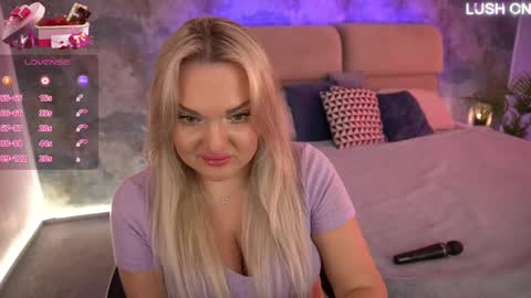 Snapshot of missyymartinezz chatting on 03-10-25, 08:26 Amely online show from 03-10-25, 08:26