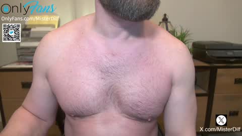 Snapshot of mister_dilf chatting on 01-10-25, 04:09 MISTER DILF online show from 01-10-25, 04:09
