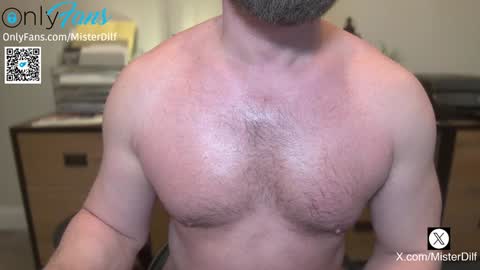 Snapshot of mister_dilf chatting on 01-15-25, 10:35 MISTER DILF online show from 01-15-25, 10:35