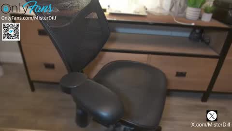 Snapshot of mister_dilf chatting on 03-05-25, 10:10 MISTER DILF online show from 03-05-25, 10:10