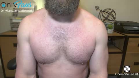 Snapshot of mister_dilf chatting on 03-12-25, 01:51 MISTER DILF online show from 03-12-25, 01:51