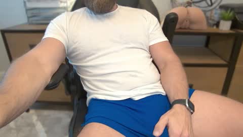 Snapshot of mister_dilf chatting on 10-04-25, 02:59 MISTER DILF online show from 10-04-25, 02:59
