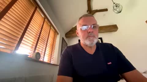 Misterblivs online show from 11-19-25, 01:33