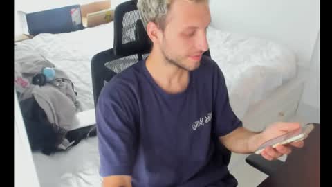 Snapshot of misterskiny chatting on 08-05-26, 08:28 Alex online show from 08-05-26, 08:28