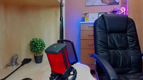 Mistress Kristi online show from 02-06-25, 07:51