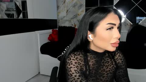 Snapshot of mistress_meryem chatting on 03-11-25, 03:05 mistress_meryem online show from 03-11-25, 03:05