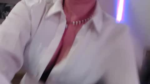 Snapshot of mistress_milfa chatting on 01-10-26, 05:37 mistress_milfa online show from 01-10-26, 05:37