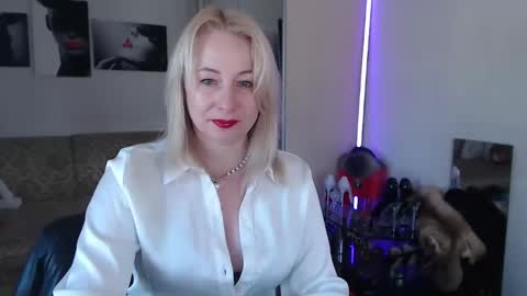 Snapshot of mistress_milfa chatting on 03-07-26, 08:11 mistress_milfa online show from 03-07-26, 08:11