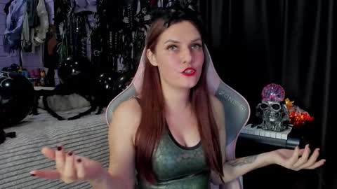 Snapshot of mistress_priest chatting on 10-26-25, 08:59 Dirty Priest and Ivi online show from 10-26-25, 08:59