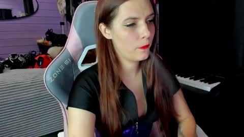 Snapshot of mistress_priest chatting on 01-11-26, 12:04 Dirty Priest and Ivi online show from 01-11-26, 12:04