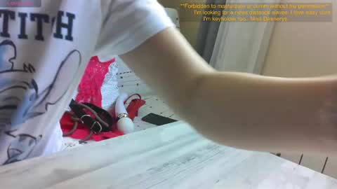 Snapshot of mistressdaenerys chatting on 03-05-25, 08:43 Mistress Daenerys online show from 03-05-25, 08:43