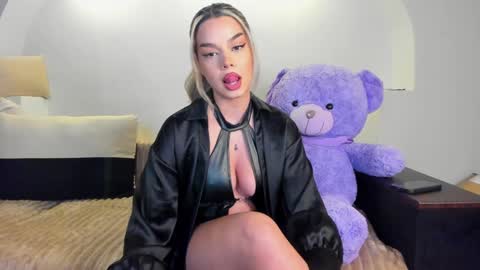 Snapshot of mistresskenda chatting on 01-29-25, 05:35 Mistress KiRa online show from 01-29-25, 05:35