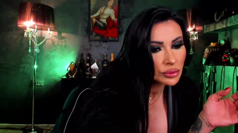 Snapshot of mistresskennya chatting on 01-01-25, 06:16 mistresskennya online show from 01-01-25, 06:16