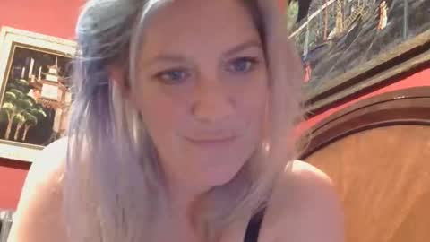 Snapshot of mistymountains96 chatting on 03-08-26, 03:54 Misty Mountains online show from 03-08-26, 03:54