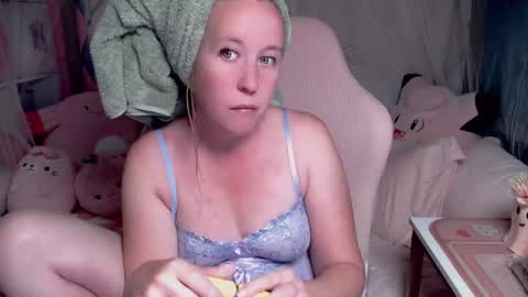 Snapshot of mistymystic chatting on 10-27-25, 11:20 Misty online show from 10-27-25, 11:20