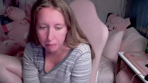 Snapshot of mistymystic chatting on 11-25-25, 01:27 Misty online show from 11-25-25, 01:27