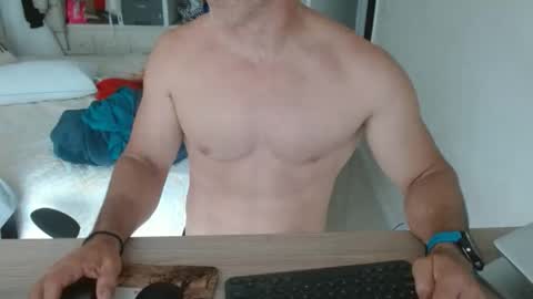 Snapshot of mitcheli chatting on 12-18-25, 04:02 Onlyfans online show from 12-18-25, 04:02