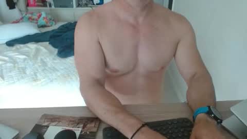Snapshot of mitcheli chatting on 01-14-26, 03:17 Onlyfans online show from 01-14-26, 03:17