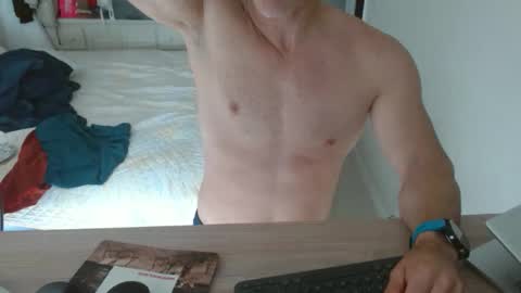 Snapshot of mitcheli chatting on 01-16-26, 04:11 Onlyfans online show from 01-16-26, 04:11