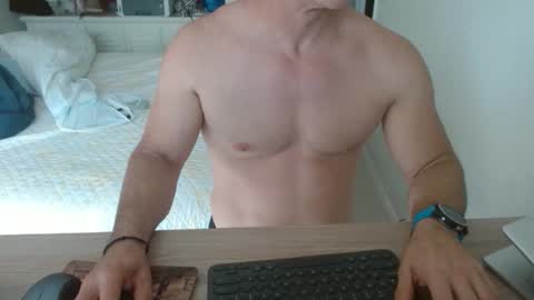 Snapshot of mitcheli chatting on 02-11-26, 03:39 Onlyfans online show from 02-11-26, 03:39