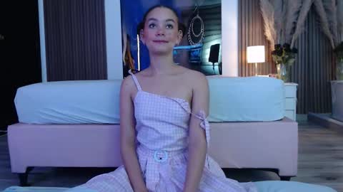 Snapshot of miticabrennet chatting on 10-30-25, 03:30 Mtica Brennet online show from 10-30-25, 03:30