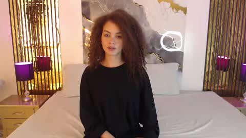 Snapshot of miticabrennet chatting on 12-17-25, 05:13 Mtica Brennet online show from 12-17-25, 05:13