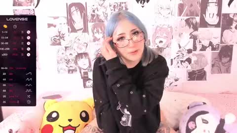 Snapshot of miwaviolet chatting on 12-15-24, 01:35 Miwa Violet online show from 12-15-24, 01:35