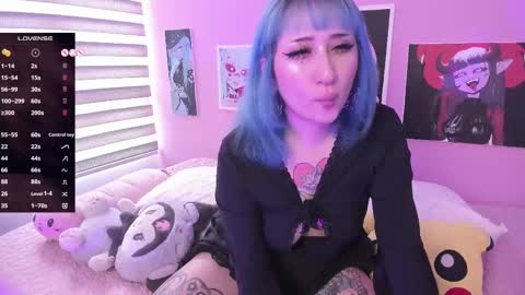 Snapshot of miwaviolet chatting on 02-22-25, 08:20 Miwa Violet online show from 02-22-25, 08:20