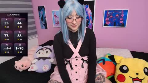 Snapshot of miwaviolet chatting on 09-19-25, 01:07 Miwa Violet online show from 09-19-25, 01:07