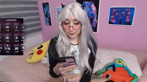 Snapshot of miwaviolet chatting on 09-29-25, 01:00 Miwa Violet online show from 09-29-25, 01:00