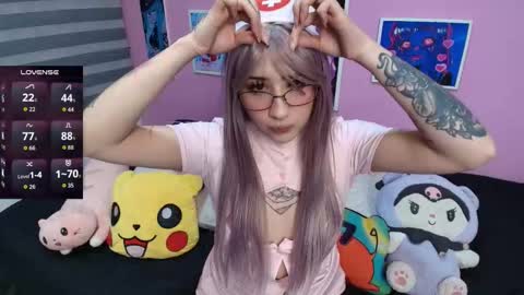 Snapshot of miwaviolet chatting on 11-17-25, 01:00 Miwa Violet online show from 11-17-25, 01:00